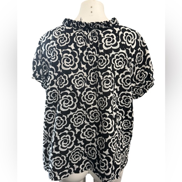 Old Navy Black and White Floral Blouse, puff shirt sleeve, flowy bottom, Sz XXL - Picture 6 of 9